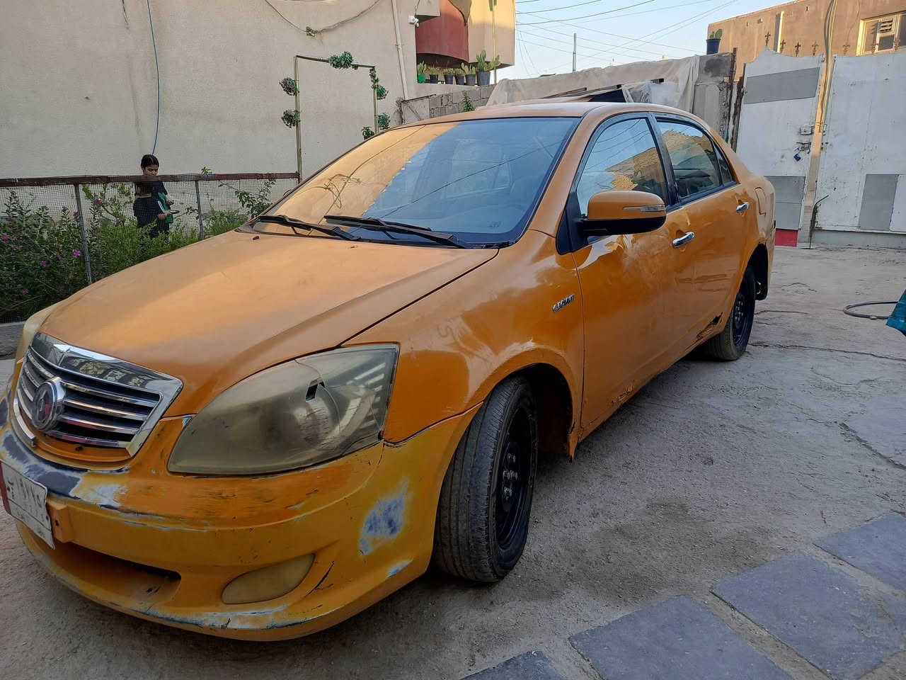 للبيع سنويه صاقطه  صارله سنتين سياره مصفره هي والغرامات بسمي شغاله بس سلف عطلان السعر 15 وبيه مجال العنوان بابل المسيب ***********
