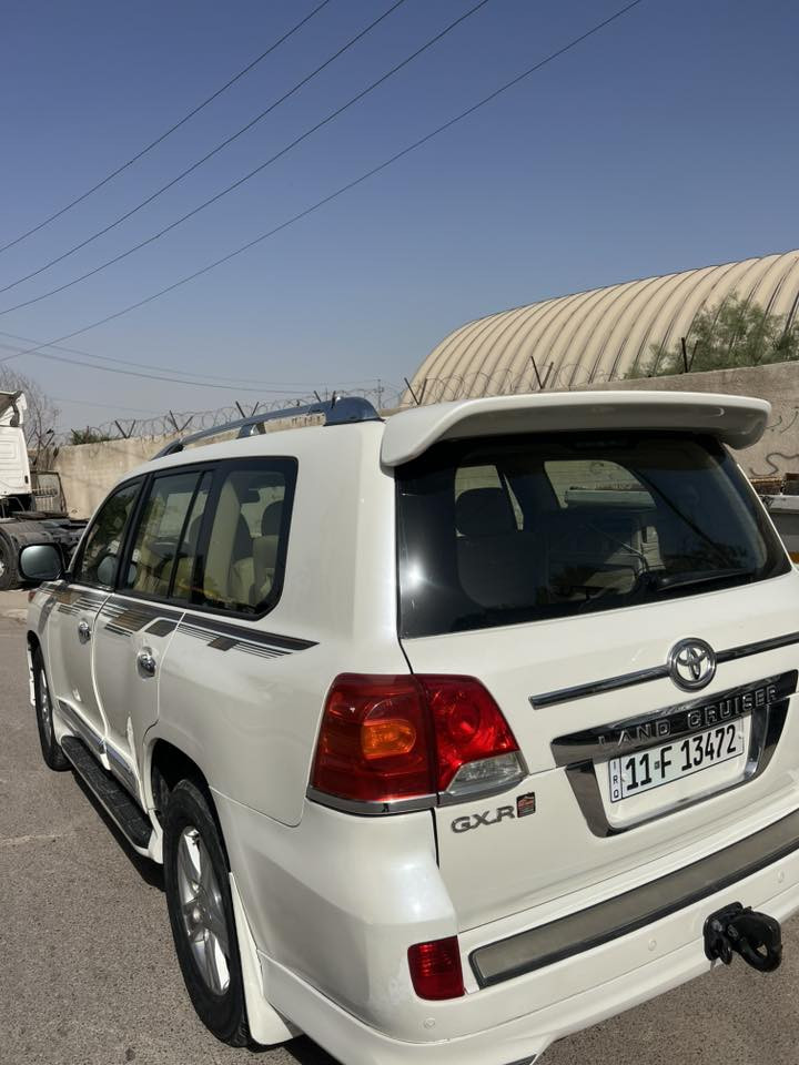 السلام عليكم

لاندكروزر البيع رقم بغداد بسمي موديل ٢٠١٤اصل 

فطيم اصل مكينه وكير مكفولات 

مكفوله من ضربه وصبغ عده دعاميه 

محركً ٦سلندر 

العنوان بغداد 

السعر ٣٥٠ وبيه مجال 

***********
