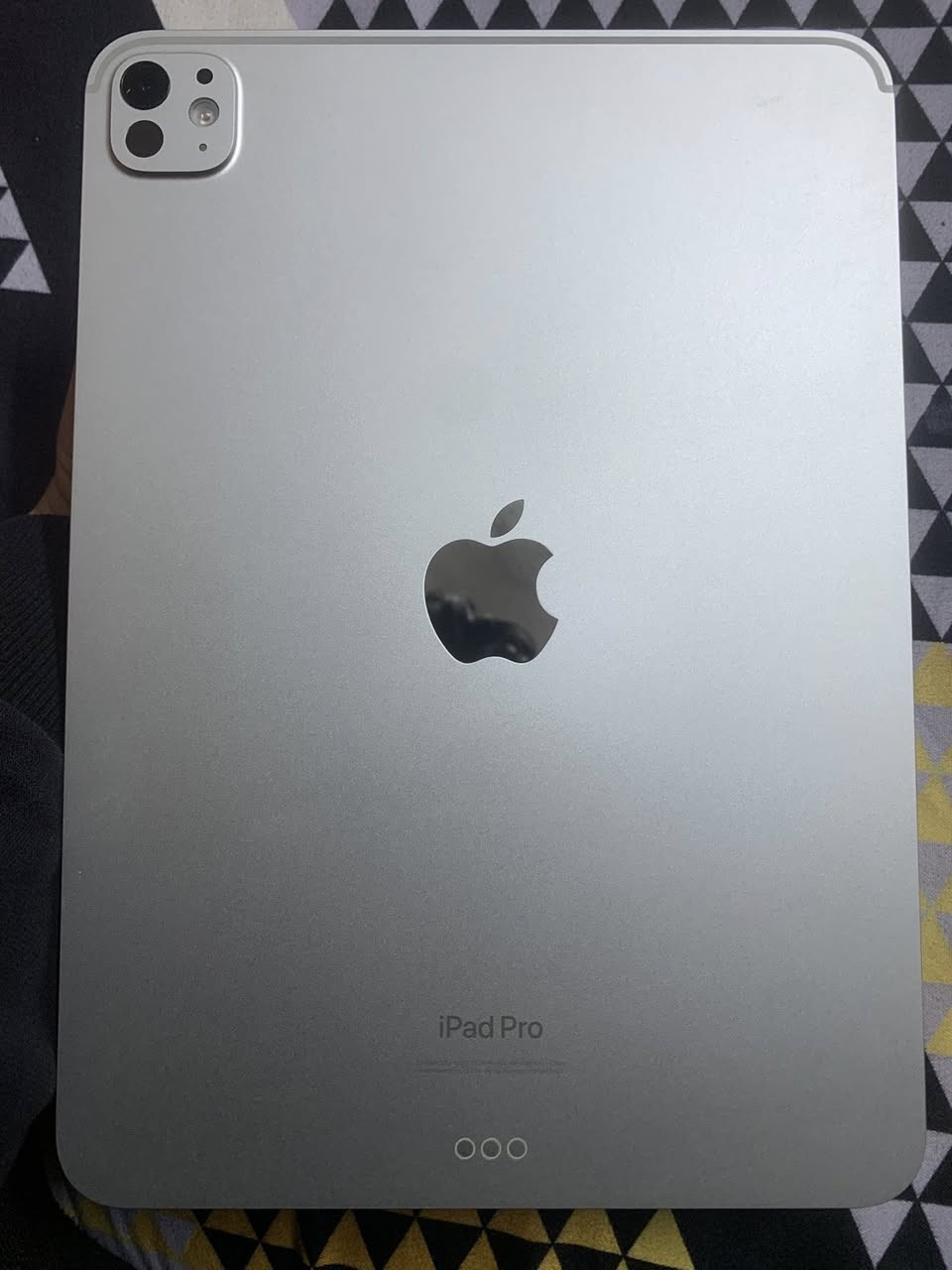 سلام وعليكم ايباد 11 برو  M4 ١١"انج بطارية 92 ذاكرة 256 نضافة 100/100 
السعر 1075 رقم *********** متواجد واتساب 
مكاني بغداد الدورة
