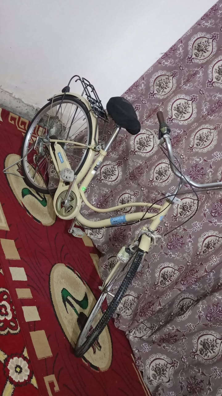 سلام عليكم بايسكل بناتي للبيع رايده 130بي مجال للطيبين هاذ رقمي.  ليحب  ينتصل 
***********
