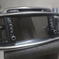 شاشه سورنتو كامله للبيع قيم واخذ 07807647430