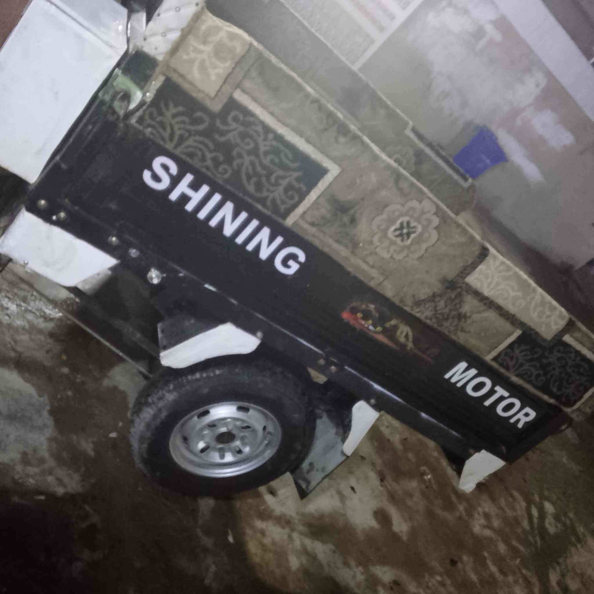 ستوته موديل 22 محرك 24 بيدي شديته محرك
زوج تايرات مال كيه حمل كبل اسبوع شديته 
كير بل شرط 
محرك بل شرط 
بطاريه جديد بس يريد كتف 
ستوته نضيف خير من الله مكاني حي الوحده شراي يخابر 
سعر 1400 بي مجال 
*********** واتساب هم بي
