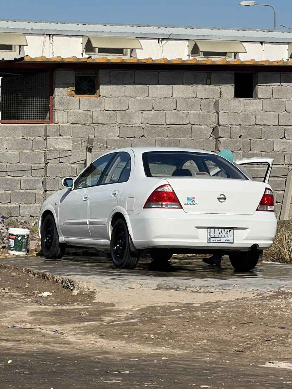 نيسان سني وارد كوري موديل 8 رقم بغداد محرك 1600 محرك  لا تنقيص ولا تبخير تدفئه تبريد تخم تاير حداديه جديده ماشيه 250 دك جرس حقيقي سياره بيه قطعتين صبغ بدون ضرب قويه اثر طخه بسيطه تحويل ثاني يوم مكان السياره واسط السعر 92 وبيه مجال بسيط السونار مرفق بالصور مكان السياره واسط الاتصال بالرقم ***********
