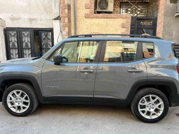 جيب رنكيد فئة سبورت ماشية 17 ميل السيارة فول ما عدا الفتحة بانوراما تشغيل عن بعد دخول ذكي حساسات امامية خلفية كشنات كهربائية مثبت سرعة مانع انزلاق نقطة عمياء شاشة لمس كأمرة خلفيه 4x4 فور ويل دفع رباعي أربعة أنظمة قيادة محرك 2400 تيربو حادثة فقط دعامية بدون شواصي بدون ايرباك بدون لغود كفاله عامه السيارة جاهزة وكاملة سعره 132 ورقة وبيه مجال للأستفسار الاتصال على الرقم ***********
