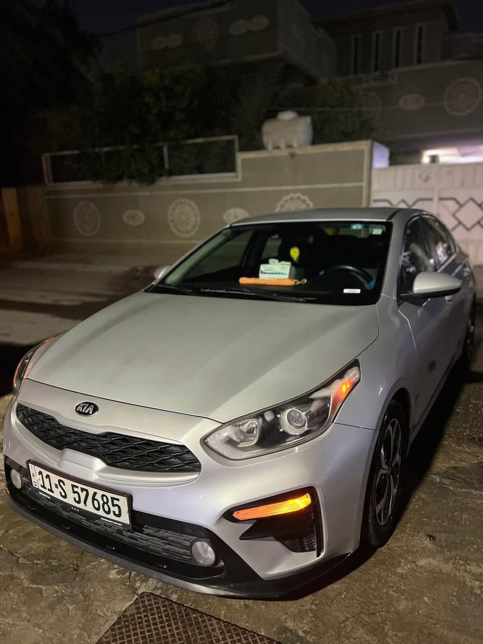 السلام عليكم سياره كيا فورتي للبيع السعر 135 وبيها مجال بصيط حادثها الامريكي قبق جنطه فقط وهنا بغداد نطخت جاملغ وباب ومعمر ع بارد الباب فقط ***********
