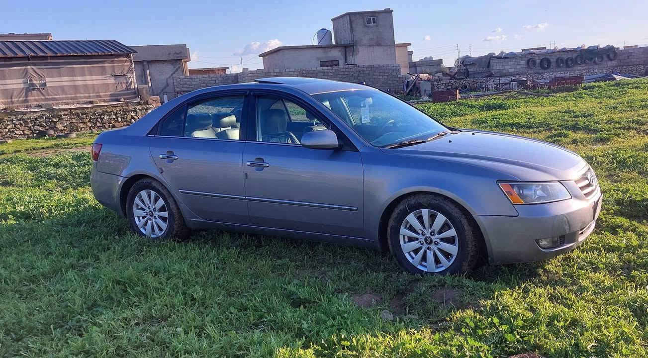 سوناتا 2008امريكي محرك6سلندر 
فول مواصفات لمتد
فتحه..كشنات كهربائي +جلد
كامره..كشن هيتر .
صاج..تحكم استيرن 
تبريد لمس..
رقم نينوى شرط التحويل سنويه 29
بيها رش قطعتين بدون دواخل ولا تبديل 
سياره جاهزه مابيها اي نقص 
السعر 110وبيها مجال 
مكان السياره موصل ربيعه 
***********
***********
