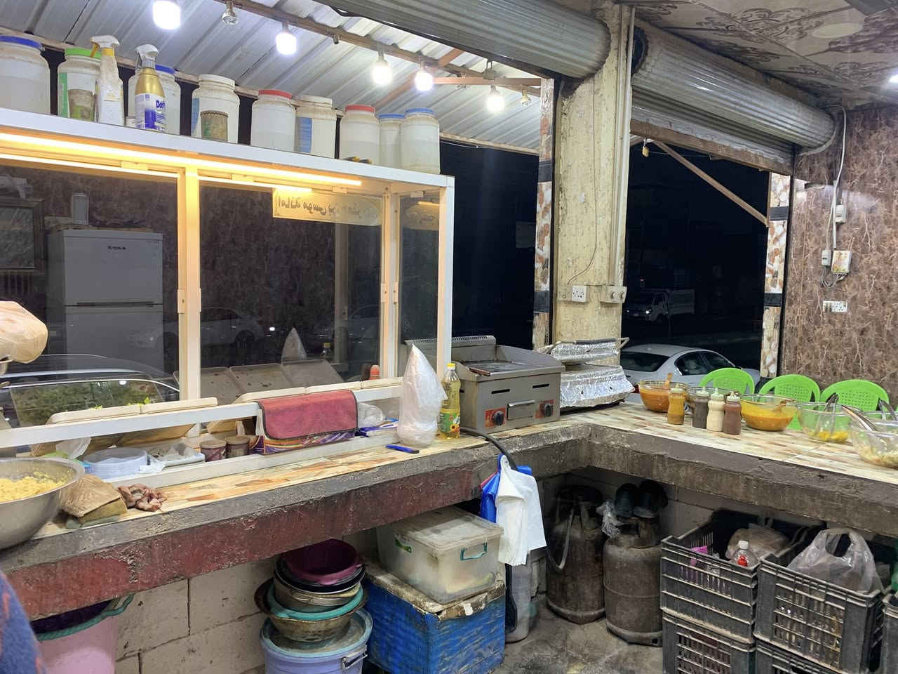 الــســلام عــلــيــكــم

كافتريا للبيع مع كامل ملحقاتها 

جاهزه من كلشي ثلاجه عارضه

 كراسي شوايه كابسه مبردات

كلشي موضح بالصور اخوان

السعر :  ثلاث ملايين وبي مجال 

سبب البيع :  عدم التفرغ للعمل 

مكان المحل : الجمعيه شارع الوائلي 

للاستفسار الاتصال او تواصل واتساب 

***********

***********
