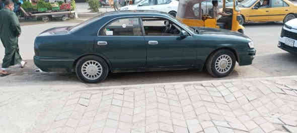 السلام عليكم 
بطة متصل 1992 لون زيتوني 
مكفولة من الكصه والكلبه والعيب الشرعي
رقم كركوك نكليزي مشروع وطني 
سنويه ل2028 بسمي 
محرك 2500 ديلكو 
بيع او مراوس
مكان السيارة بغداد الامين الثانيه 
سعر 45$
***********
