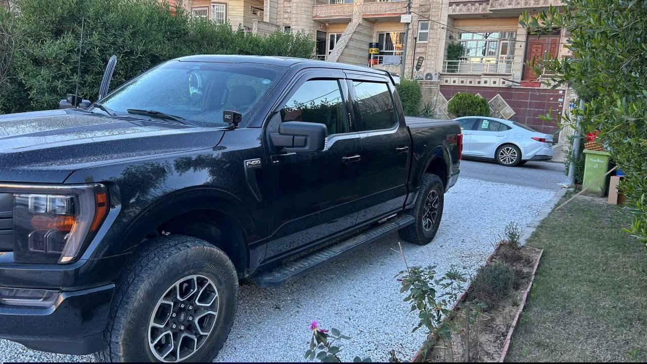 Ford f150 xlt sport 
موديل ٢٠٢٣
سيارة خليجي شركة القاصد 
مواصفات سبورت 
محرك ٨سلندر ٥٠٠٠
فور ويل 
٧ وضعيات قيادة 
كير ١٠ نمر 
كامرات ٣٦٠ 
اربع كامرات 
رادارات امامي 
رادار جانبي نقاط عمياء 
رادار خلفي 
حساسات خلفية 
شاشة عدادات نص دجتل 
شاشة جبيرة فول مواصفات وكار ابل بلي 
تدفئة كشنات 
كشنات كامل كهرباء 
تبريد قطعتين 
يعني السيارة فول مواصفات عدا الجلد والفتحة 
الاضافات الي عل سيارة 
كت ترفيع امريكي اصلي ماركة راف كنتري ٣انج 
تاير حجم كبير يوكاهاما جيو لاندر 
كفر بدي مسح اصلي اربع قطع 
لايتات خارجي امامي. 
امريكي اصلي راف كانتري 
السيارة مكفولة من الصبغ والبارد كير ومحرك بشرط 
السيارة ماشية ٨٤ الف كيلومتر 

***********. وتساب أربيل, العراق
