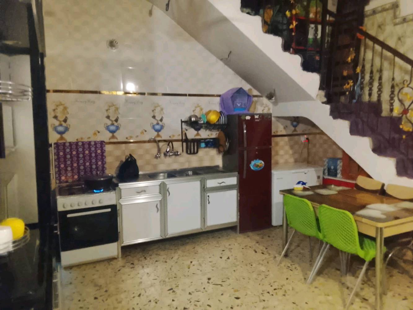 السلام عليكم بيت طابقين للبيع طابو ملك صرف المساحة 100متر الواجهة 5 ونزال 20 في حي الرئاسة شارع عشرين خلف سنتر المصطفى السعر 140مليون