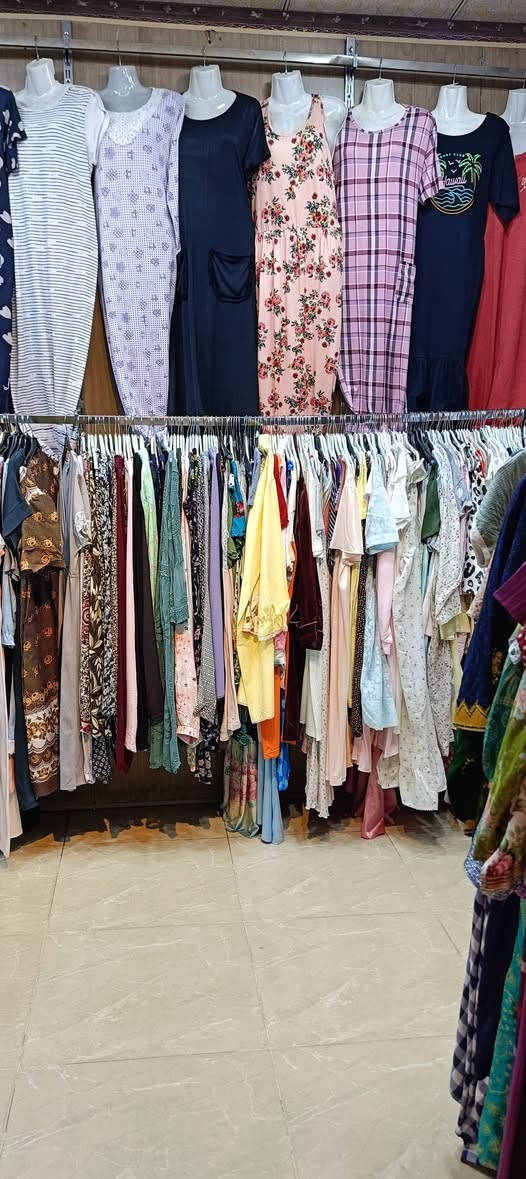 عروضات جديدة وبضاعة جديده ب مجمع أشرف العبيدي 
وصول وجبة جديدة 🙋 دشداشة نسائي 👘 👗
قماش 👈 كودري وكشمير وفانيرة
يتوفر جميع الوان 🌈 والأحجام والموديلات 👉 
بعرض خاص وبلاش بس ب 👈 3 آلاف دينار فقط 🔥 
عنوان المجمع سوق الميثاق مجاور خياط البزاز قبل نهاية 
يفتح المجمع الساعة 10 صباحا والي الساعة 12 مساء 
🌹🌹🌹🌹حجز وتوصيل لايوجد 🌹🌹🌹🌹
سعر القطعة ب 3000 الاف دينار فقط يابلاش 🏃


**إذا كنت صاحب هذا الإعلان وتريد حذفه لأي سبب، رجاءا أرسل رسالة إلى الدعم الفني**