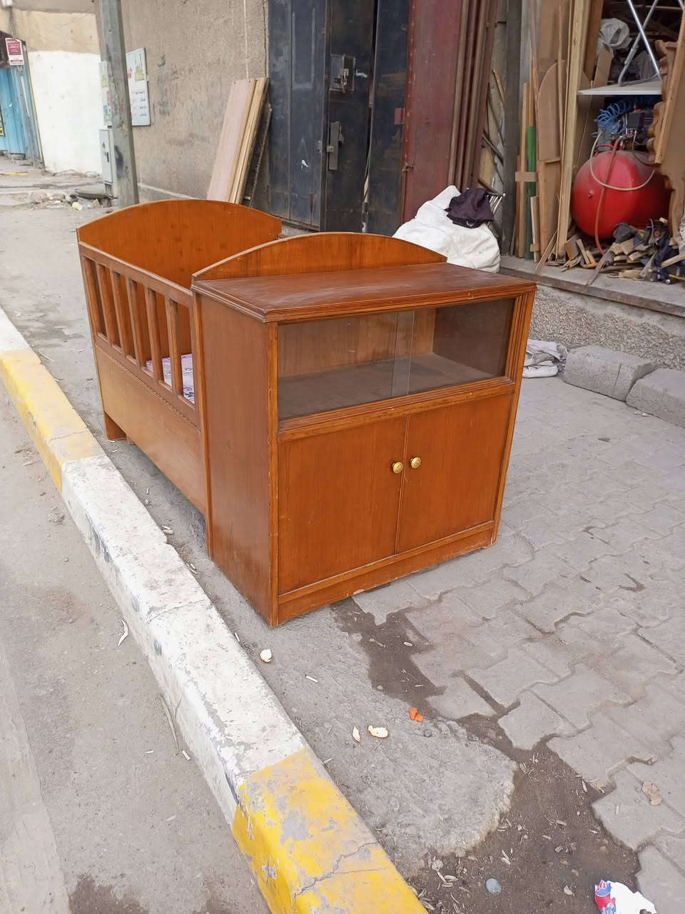 جربايه اطفال مستخدمه قليل جربايه اتخبل بيه مكان مخزن اضافه الى
معرض مكانه بغداد الحريه للاستفسار ***********
