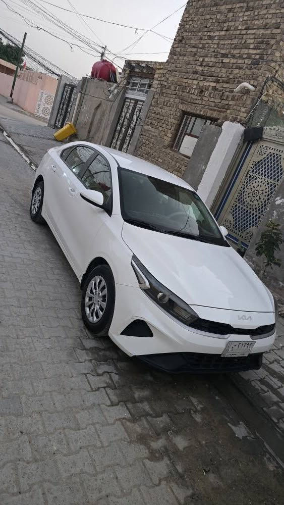 السلام عليكم
سيراتو 2023 للبيع 
محجوزه للمصرف استقطاع مباشر 
رقم بغداد صاحب السياره موجود ابغداد يسوي وكاله بل مركبه
السياره بيه شبر بارد بل جاملغ الأمامي اليمين وبيه بل باب مال سدر كارت 4 أصابع فقط والباقي كفاله السياره نضيفه لزكات الشركه بيه محرك 2000
مكان السياره نجف كوفه 
السعر 150 
للاستفسار 『***********』
               『***********』 النجف, العراق
