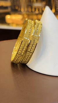 اساور اماراتية • ٣٠٠٠ زوج • عرض