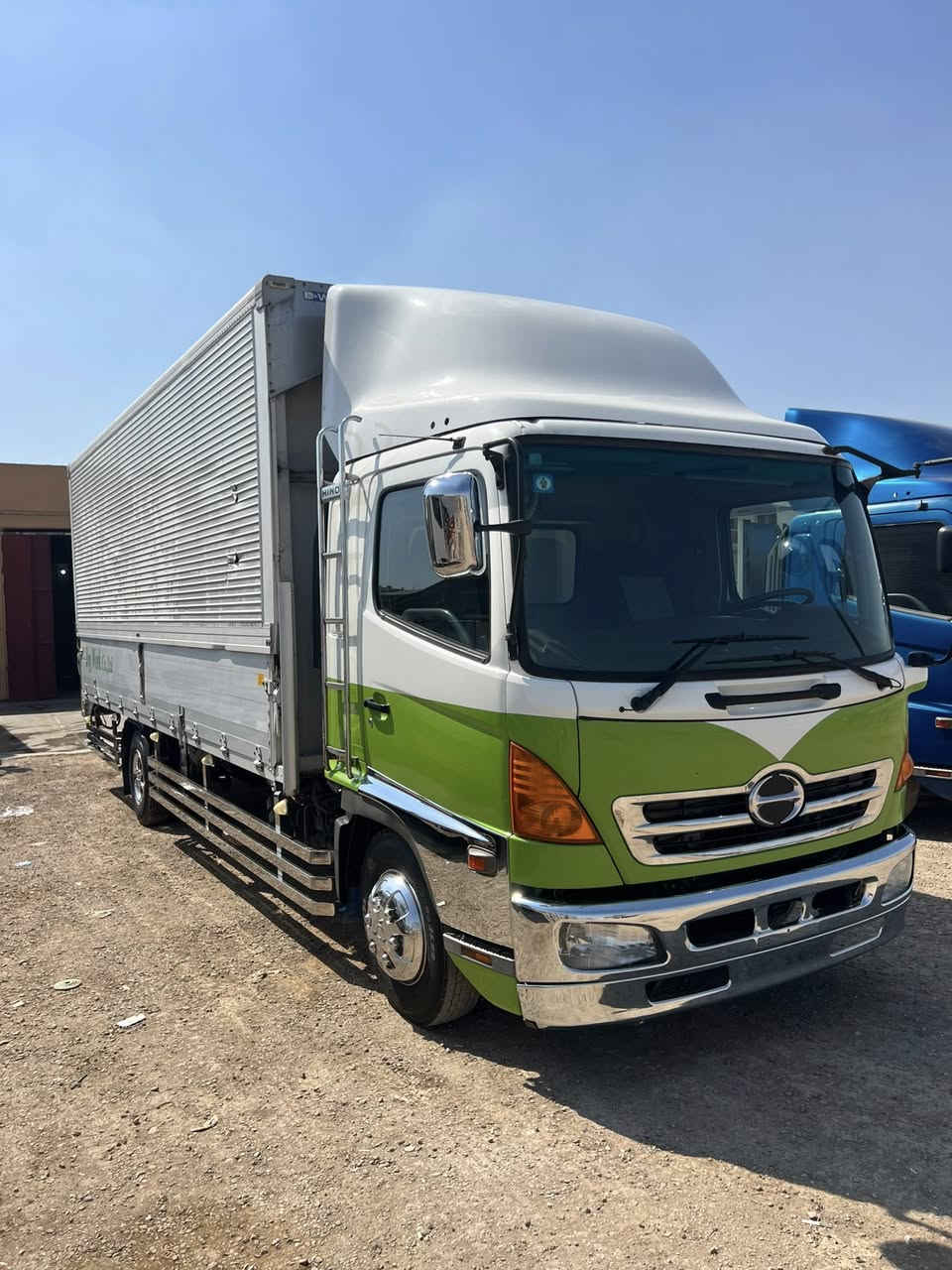 سلام عليكم هينو شيطان  حافظه للبيع موديل 23 رقم بصرة دخول جديد مكينه 6 سوبر طول سته وربع مكفوله العنوان واسط الصويرة ***********
