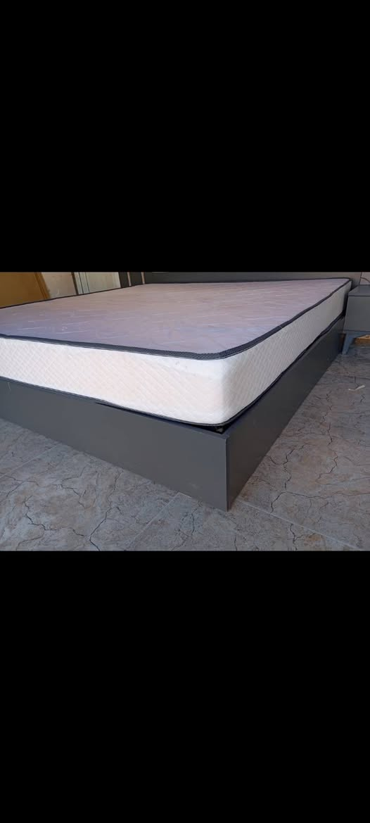 غرفة اخشاب 5 قطع  للبيع مع الدوشك  كلش نظيف اخو الجديد400بي مجال *********** واتساب
