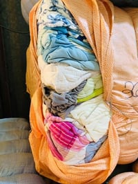 الحاف الديباج الدرجة الثانية  السعر ١١٠ألف واصل العدد ٤٥قطعة الوزن ٨٠ك...