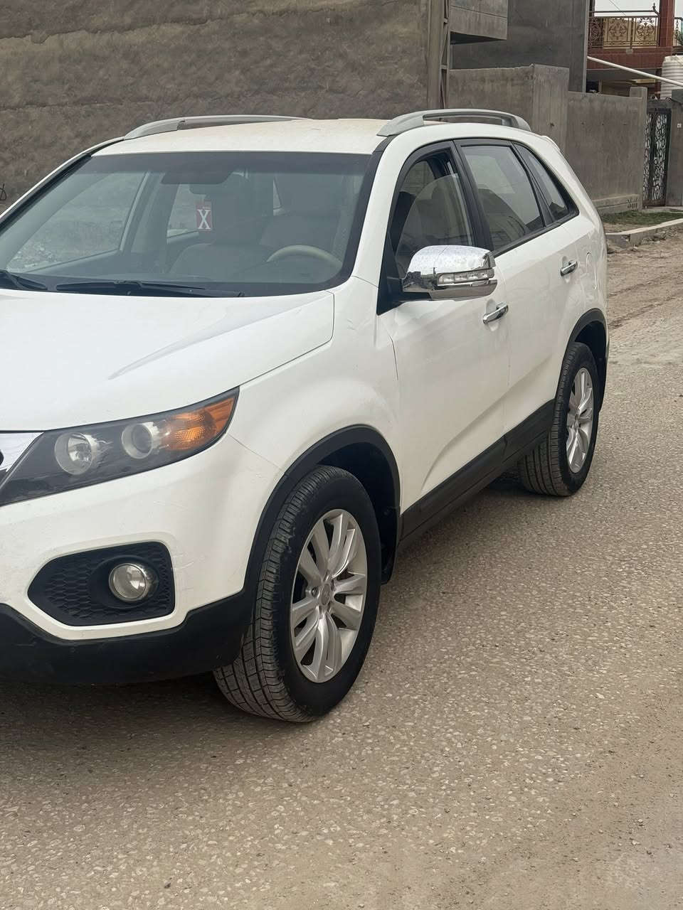 السلام عليكم 
هونداي  سورنتو خليجي للبيع 
موديل 2012 مكينه  2400 دوش 
السياره جاهزه مكينه جديد تخم تاير 
السياره بيه مكانين صبغ شبر فقط 
مكان  السياره بابل الهاشميه 
سعر السياره 133وبيه مجال 
رقم الهاتف ***********
