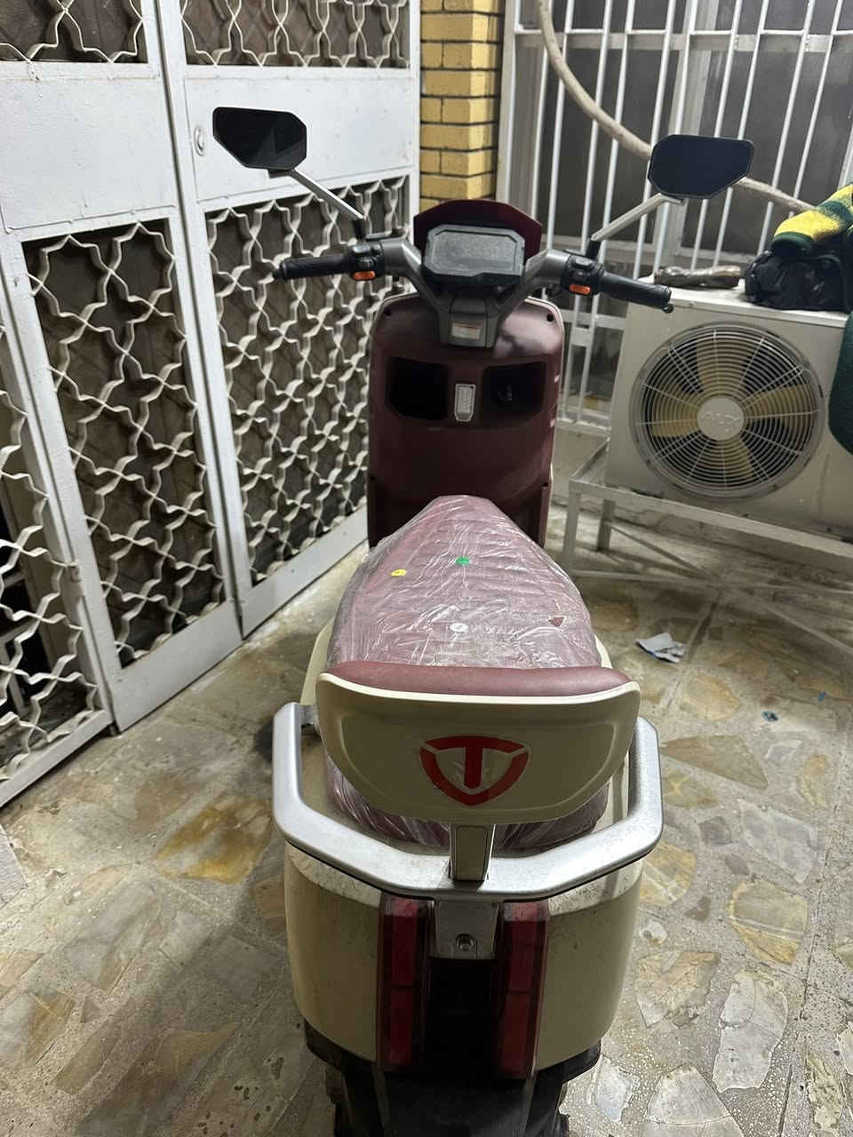 ‏سلام عليكم دراجة شحن للبيع كامل مواصفات دراجة نظيفة سرعتها 120 السعر 1,000,200 في مجال  ٠لون المميز العنوان الكاظميه قرب سعد عبد المحسن متشاور معجنات البيوت الرقم ***********
