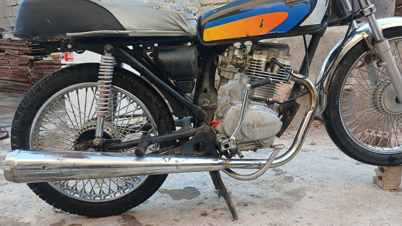 السلام عليكم ايراني للبيع محرك ارشا موديل 2020دراجة فصلة وسرعة مكينة نضيفة ولفات صفر واحد  جدد البارحة شديتهن  واحد ويالة جدد دبل سيم جاملض جديد  كلج هوة واليدة جديد رايدهة 250 وبيها مجال وهاذة رقمي ***********وذا تريد راسلني عل واتساب
