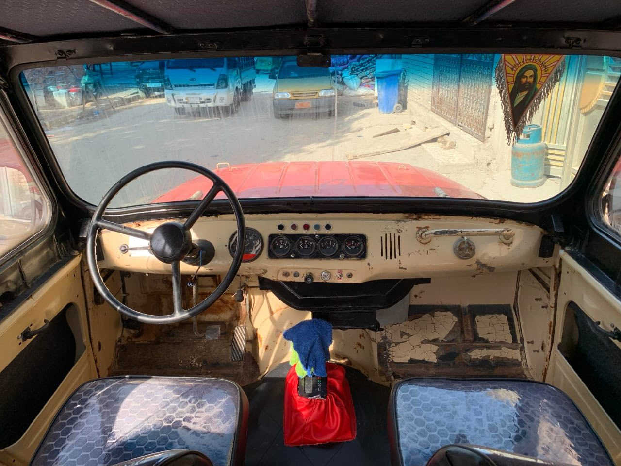 سلام عليكم
1990 حليبي بلادي

دسك 4 

تخم تاير جعمقه بلاديه بلجيس

كير ومكينه مكفولات 

كامله السياره للاخير 

تريد بدون تريد اصولي 

مكاني بغداد 

0771 252 2003
