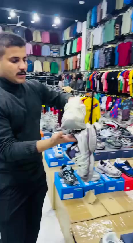 #السعر12.000 الف بس 
حذاء شبابي #درجه_اولى #كبتات_جميع_الاشكال_والمقاسات وبسعر ١٢ الف فقط 😍😍
العنوان فلاحيه ***********
