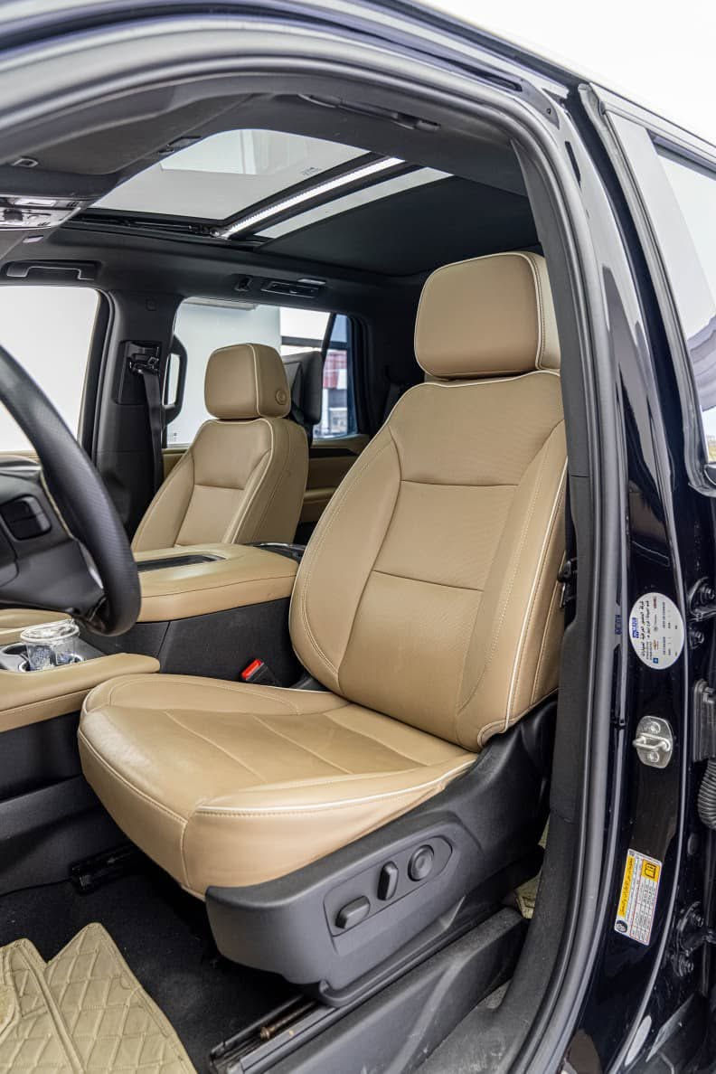 الفخامة و الهيبة الامريكية 🔥🔥
Chevrolet Tahoe 2022
شيفروليه تاهو ٢٠٢٢

مواصفات Premier 
(مقاعد تدفئة و تبريد-خزن ميمور-سقف بانوراما-شاحن لاسلكي-شاشة كبيرة-داتاشو-خمس كامرات-جكات-ثلاجة تبريد ومجمد-كاميرة بالمراة الامامية)

مكينة ٨سلندر حجم ٥.٣لتر 
ماشية 105,000 ميل و بحالة جداً ممتازة 

السيارة مكفولة بدون دعم و صبغ و اخر سيرفس في وكالة المنصور يعني السيارة كاملة مكملة 
رقم سليمانية الدولي و اكيد شرط التحويل

سعر السيارة فقط 49,000$ يعني اربع دفاتر و تسعين ورقة و بيها مجال للطيبين
السيارة موجودة ب دهوك ل اي استفسار اتصل علي الرقم 
((***********))
