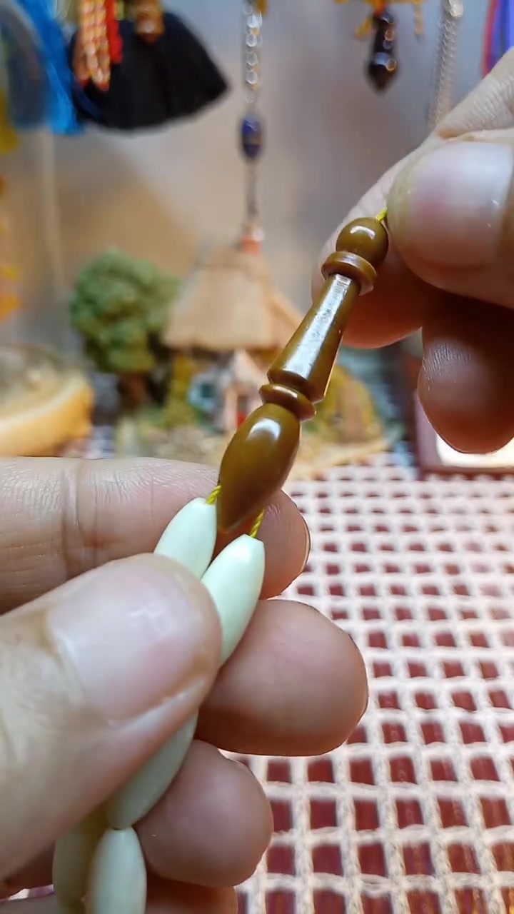 السلام عليكم 
مسباح عظم جمل مع تطعيم نارجيل جراخة اسطه قطعه كفيه محمول يومي كصه بلوطي بالحقيقه اجمل من الصور 
الوزن 25 غم القياس 7 / 16 العدد 16 خرزه
السعر 30 الف شامل أجور التوصيل والسعر قطعي لطفاااااآ


**إذا كنت صاحب هذا الإعلان وتريد حذفه لأي سبب، رجاءا أرسل رسالة إلى الدعم الفني**