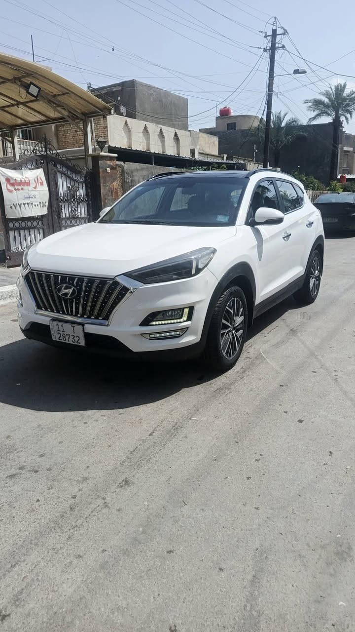 السلام عليكم للبيع توسان ٢٠٢٠ خليجي رقم بغداد السياره فول موصفات ١/١ بنورما بصمه كرسي كهرباء وجلد وشحن وايرليس تبريد قطعتين لايت زنون 5عدسات دوار وبعد بيه هواي موصفات السياره مكفوله من الحادث بيه فقط طلقه بلجاملغ الخلفي ومصلحه على كده السياره كير مكينه حداديه كهرباء تبريد كله مكفوله وعلى وظع الشركه ماشيه ٩١ الف السعر١٩٠ 
للستفسار فقط اتصال *********** بغداد الطالبيه
