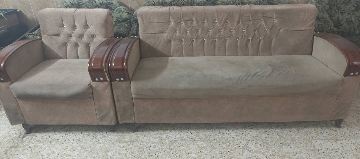 تخم 7 مقاعد نضيف مابي اي شي بس عوزه غسل مكان بغداد معامل سعره ب 70 وبي مجال ولي شراي يتصل ع رقم ***********
