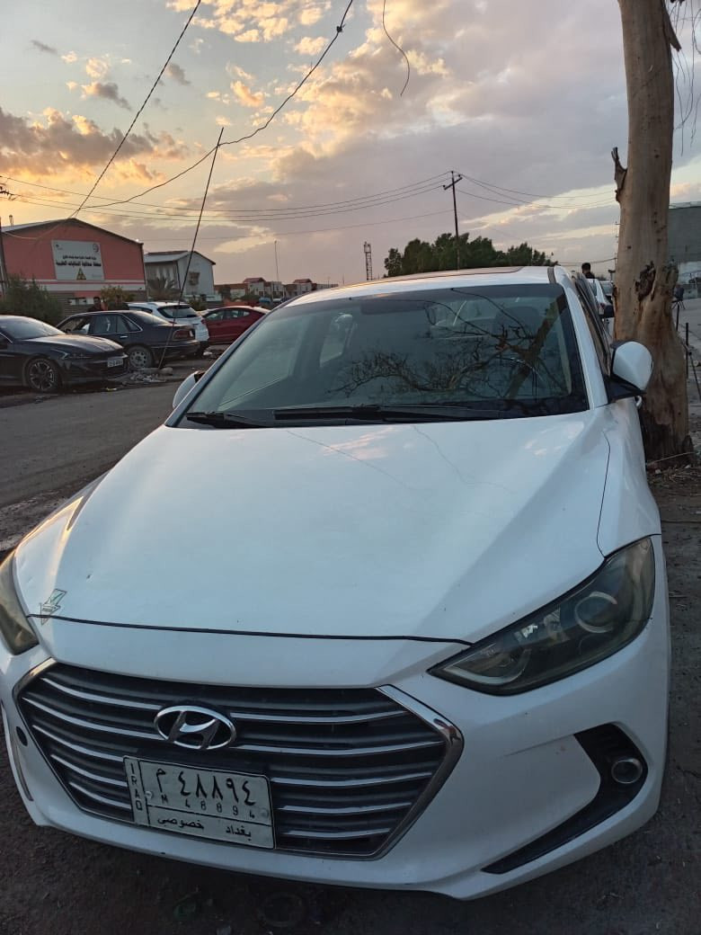 سلام عليكم 
الأنتره موديل 2017خليجي   مرقم بغداد مكفول ماعدا بارد بسيط في باب السايق
السياره نضيفه ونص فول
السعر 140وبيه مجال 
العنوان بغداد الدوره 

‭0771 977 9400‬
