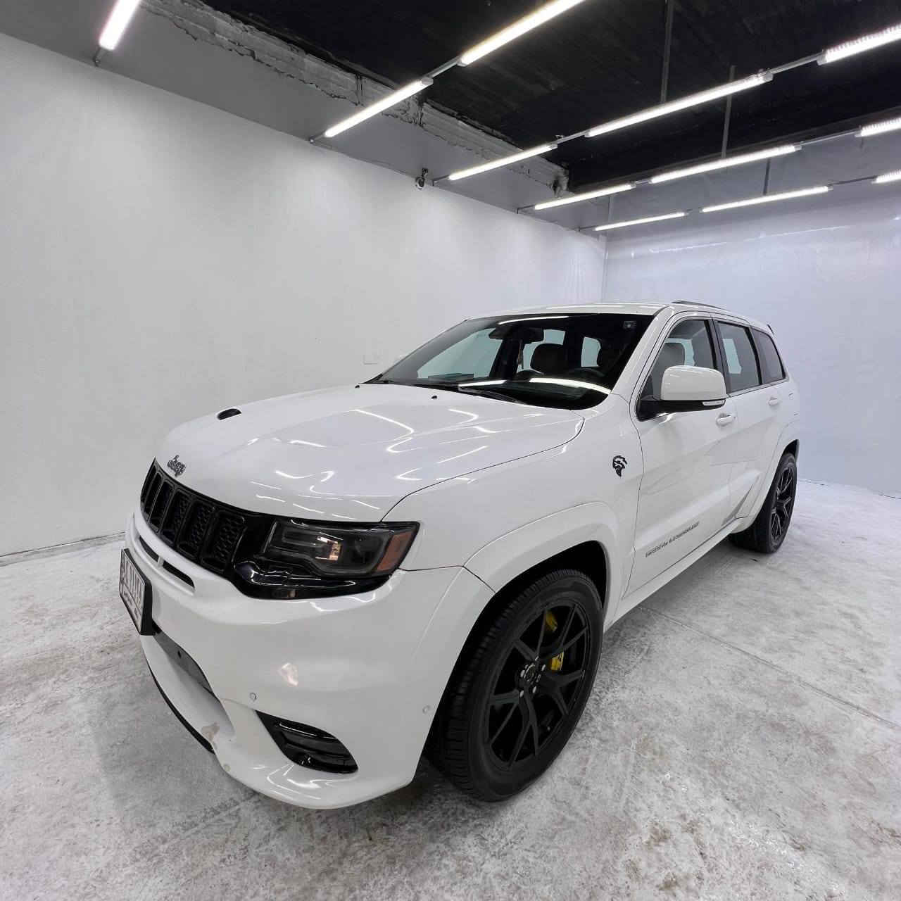 السلام عليكم
جيب شيروكي للبيع او المراوس 
السيارة فول مواصفات SRT
يعني كلشي بيه من المواصفات 
رقم بغداد مميز باسمي 
محرك 6400 تنفس طبيعي 
اخوان السيارة SRT بنوراما كلشي بالك بيه 
***********
المكان نجف
