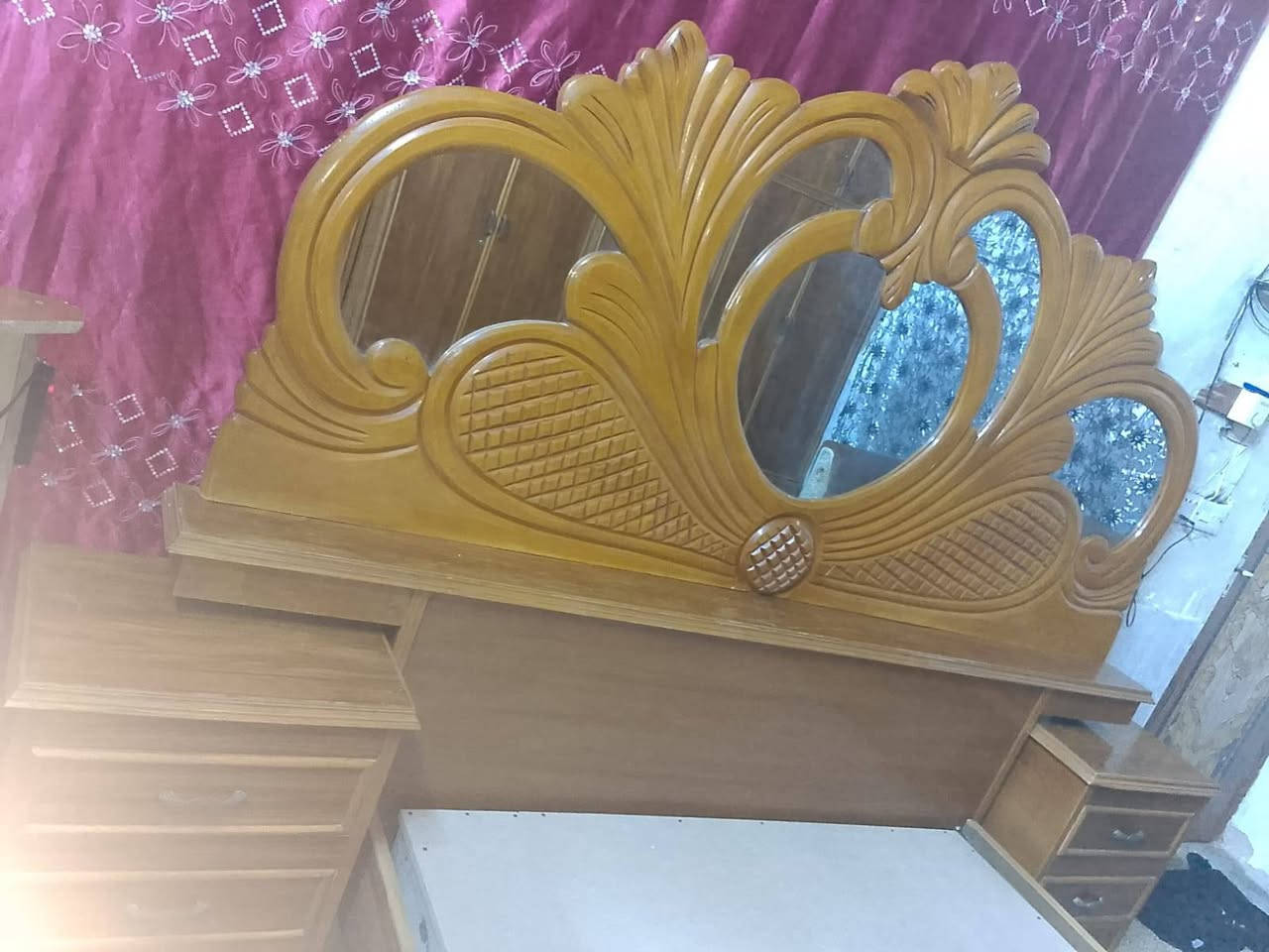 السلام عليكم ...غرفه كامله للبيع مابيها شي فقط ضرر بسيط بالكنتور كما موضح بالصورة
واتساب ***********
