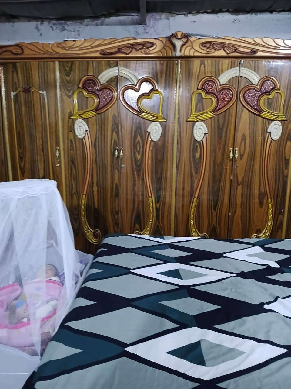 مكلف بلنشر الي يريده يتصل عله رقم وبيع مستعجل تريده تروح تأخذه ماكو حجز 
غرفه اخشاب ام 6ابواب نظيف وكامله مكانه بغداد هور رجب علشارع عام السعر 250الف وبيه مجال بسيط حيل يريد يتصل عله رقم  ***********
