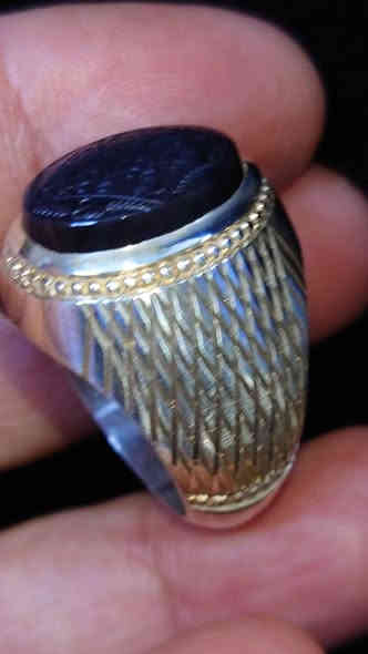 عقيق يماني طبيعي صياغة يدوي ثقيلة خط يدوي عباس ضابطي السعر 65الف العنوان بغداد زعفرانية فضه 925الهاتف *********** بغداد
