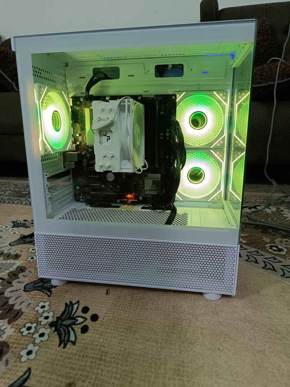 السلام عليكم 
تجميعه العاب خفيفه 
قابله للتطوير من جميع النواحي 
i5 8400معالج
gtx 770 games OCكرت الشاشه 
ram ddr4 2666m رام 
 bord Asus h370m pulsالبورد
m.2 /256الذاكره
مبرد Ag400
power supply 650 باور سيبلاي 
كيس أبيض مني تاور ابيض ماركه x
تواصل *********** متواجد واتساب فقط
