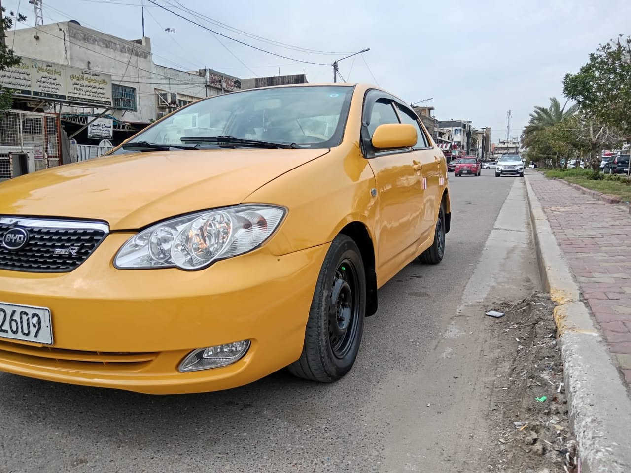 السلام عليكم بي واي دي ٢٠١٠ مكينه وكير مكفولات كهربئيات شغاله تخم تاير صدر جديد غرفه حلوه مشروع وطني رقم دولي سياره حلوه ترايهه ناعم سياره عضمتهه حلوه مصبوغة حزام جماليه شاشه نقصهه فقط تبريد منضومه كامله مكانهه بغداد الحريه السعر ٣٧ الاتصال ***********
