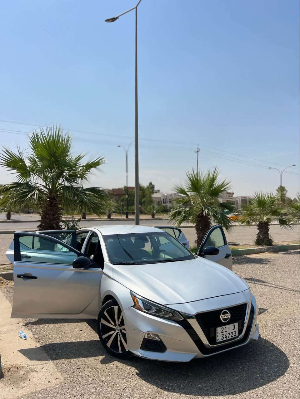 نيسان التيما 2019 SR
السيارة فول موصفات عدا السلايت 
كشنات جلد كهرباء 
شاشة كاربلي 
تحكمات طرفين
كروز سرعه
وبقيه موصفات معروفة 
ماشية 78 الف ميل
كير محرك شرط ممفتوح ادامة كامله عليها حتى دهنها جديد
ضرر السيارة سطحي جداً جداً بدون دواخل بدون شواصي بدون ايرباكات كلش نظيفة وكتلوكات الشركة وياها وارضية الشركة وياها والسياره استعمال شخصي ايده وحده 
هذا رقم الشاصي 1N4BL4CVXKC178651
بنيد وجاملغ وباب صبغ فقط جمالية + قطعتين كلير فقط امريكا فقط كلير وشرط الفحص 
رقم سليمانية بسمي كله جديد هزة وسنوية + بطاقة بنزين مقدم من زمان وعندي وصل استلام 
السعر 130 ورقة وبيها مجال بسيط 
استفسار اكثر *********** كركوك, العراق
