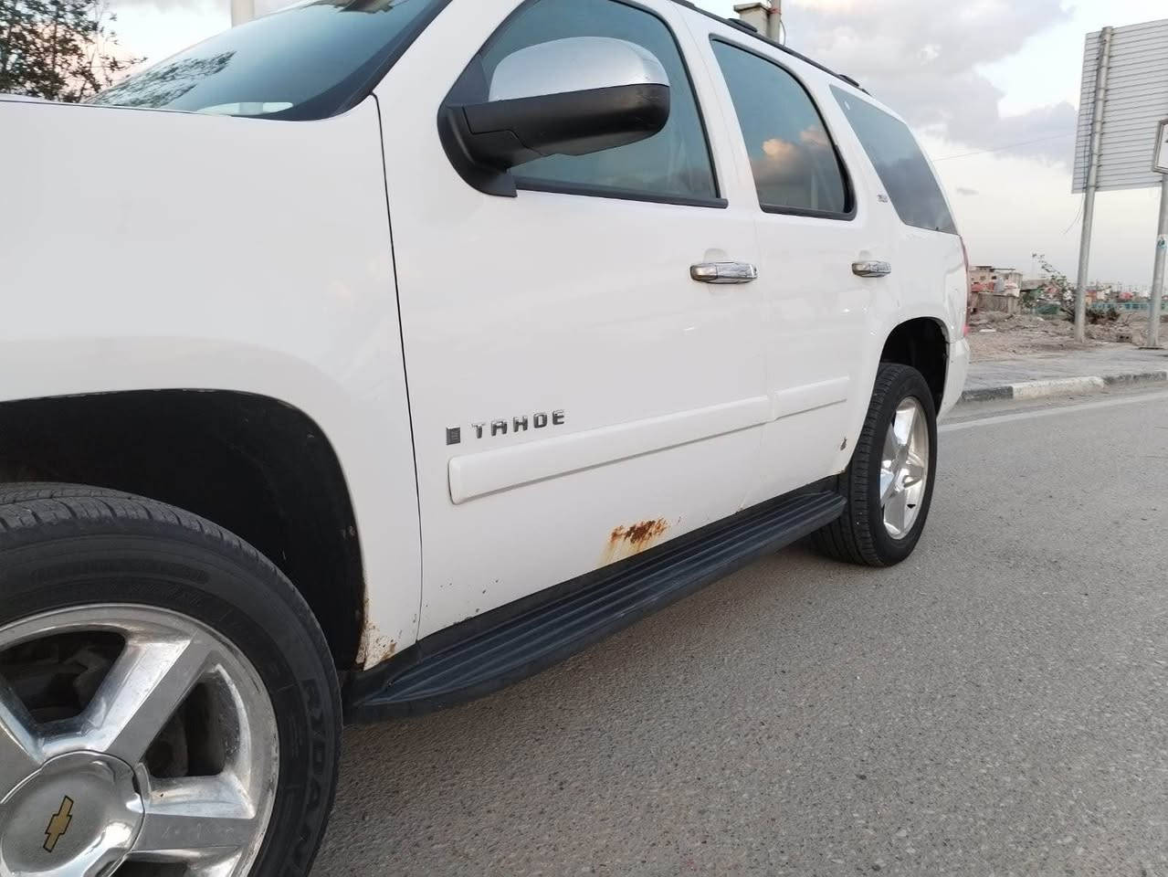 السلام عليكم سياره تاهو ٢٠٠٩ وارد خليجي مكينه وكير مكفوله تبريد وحداديه وتخم تاير جديده سياره الجاملغ الخلفي بي صبغ أثر التاير الخلفي طاك عليه والبنيد مصبوغ أثر زفت طاح عليه وصبغناه والباقي كفاله تحويل باي ساعه اتريد السعر ١٧٥ وبيه مجال قليل العنوان البصره الموفقيه مامتواجد ع الفيس اتصل على هذا الرقم *********** البصرة, العراق
