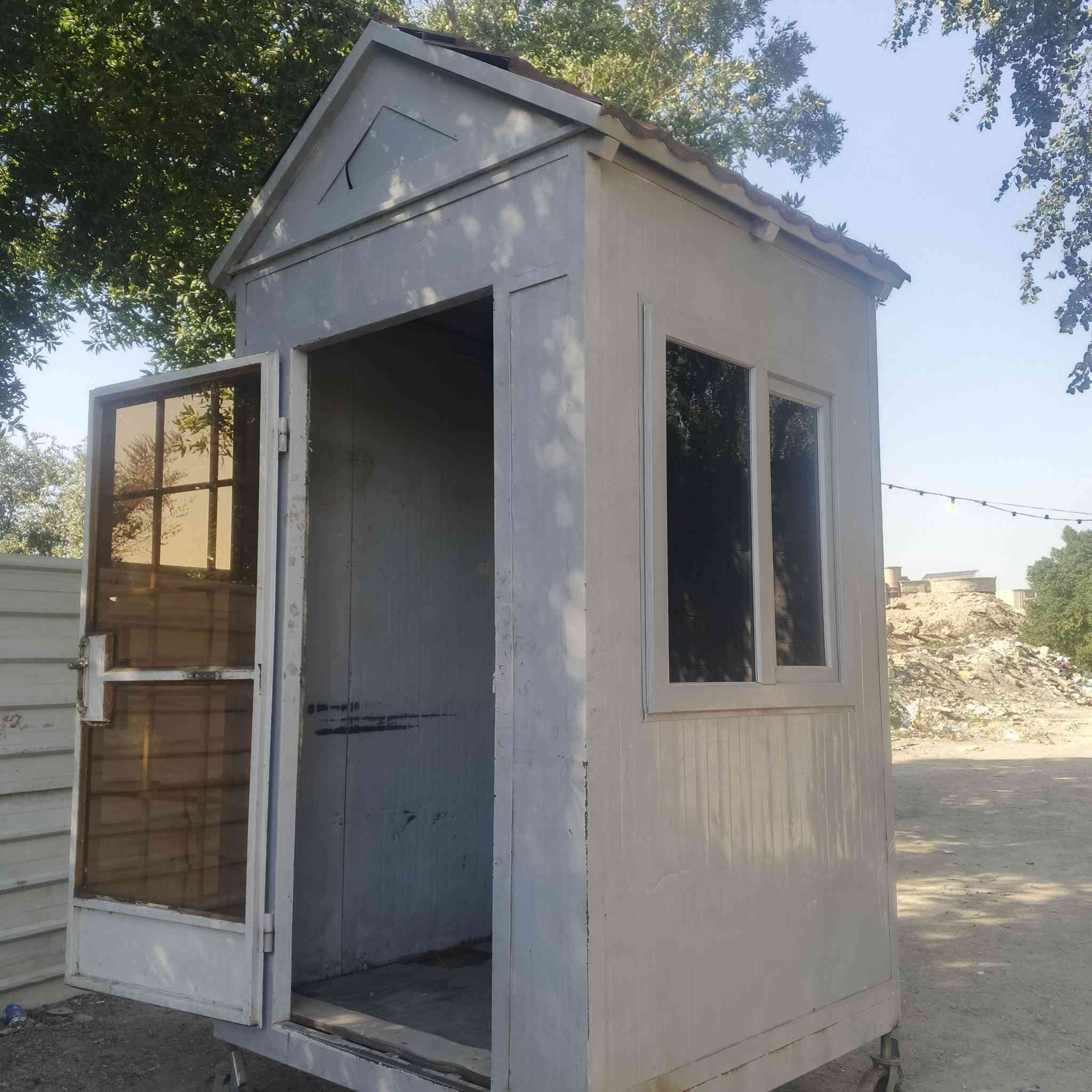 كرفان حراسه مستخدم السعر 500 مكاني بغداد حي القادسية رقم الهاتف *********** _‏‪***********‬‏
