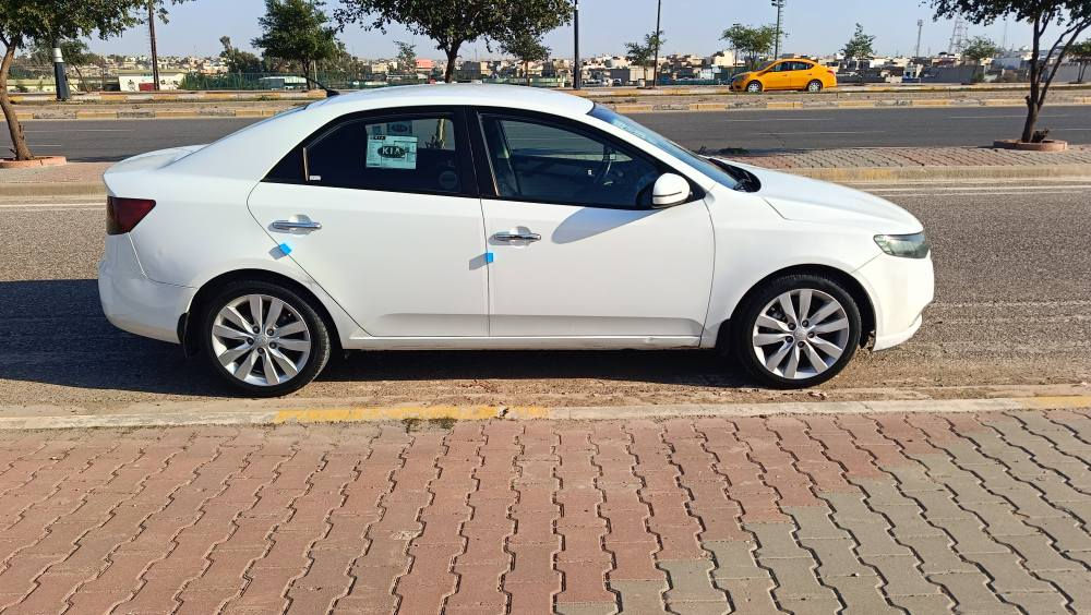 سيراتو موديل 2011بيها مكانين صغار صبغ بدون ضرر بدون دواخل سنوية جديد كوبون بنزين موجود سعر 105 وبيها مجال مكان السيارة كركوك رحيم اوة 
*********** كركوك, العراق
