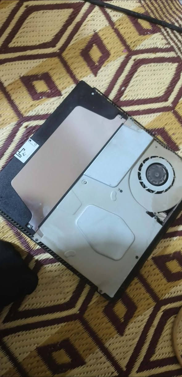 بلي 4سلم مهكر ما مفتوح ذاكره 1 تيرا
جوستك عدد 5

نظام 9

كيبلات كامله

العاب بيس26+فيفا26+ ذا لاست 2. +gta 

مكاني بغداد ***********

السعر 300
