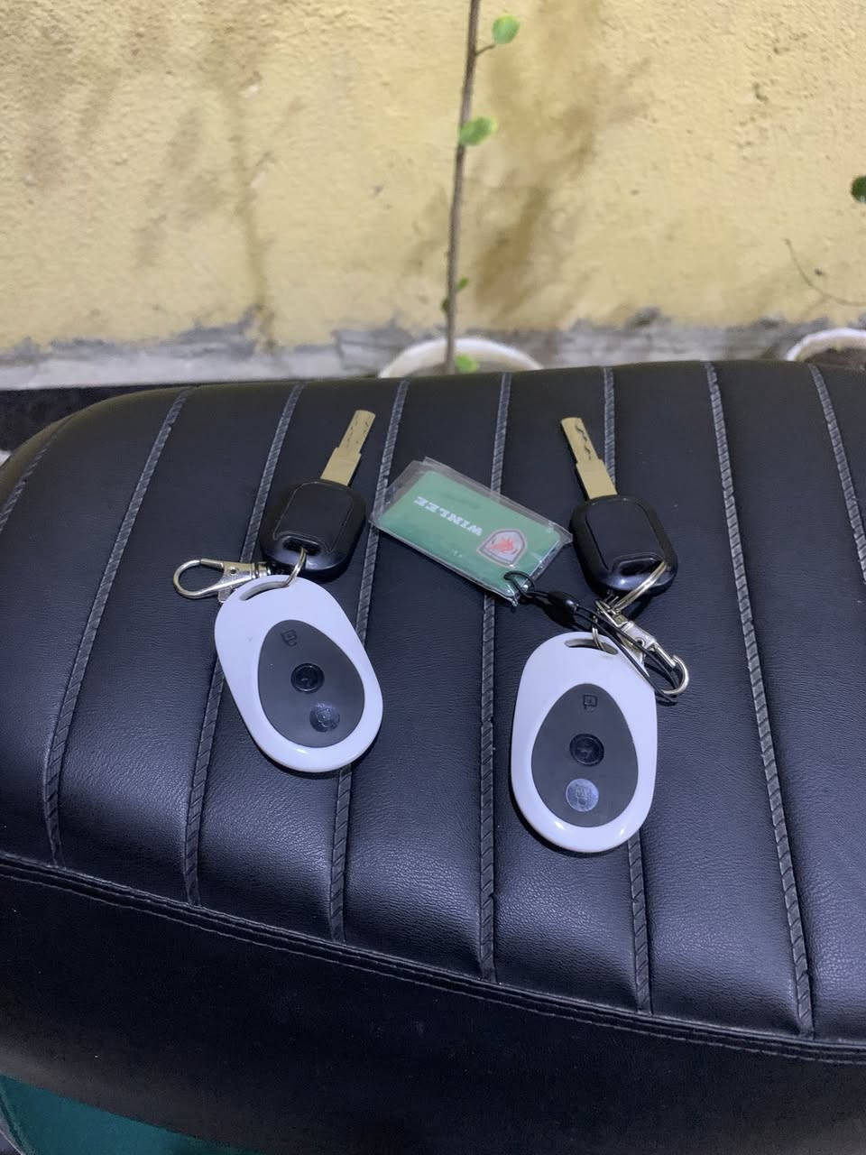 السلام عليكم دراجه  R11 للبيع او مراوس بTo2 دراجه نضيفه كلش اخت الجديده صارله شهر وصلها موجود غراضها كامله رايدها ب600 وبيها مجال عنواني المطيحه وهاذا رقمي***********
