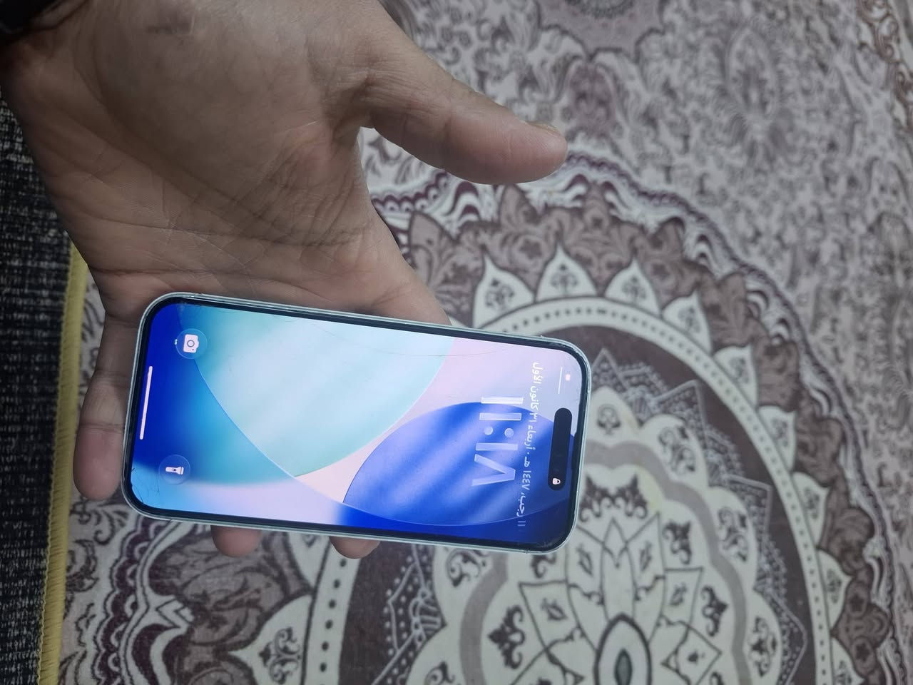 السلام عليكم
15 عادي 
مكفوول من كلشي 
بي فطور بل شاشه ول ضهر مفلش عدسه مال كامره 
مكفوول ما مفتوح 

بطاريه 97
ذاكره 128
سعره 350 بي مجال 

***********

مكاني بغداد ابو غريب حي الرساله 
ماعندي توصيل
