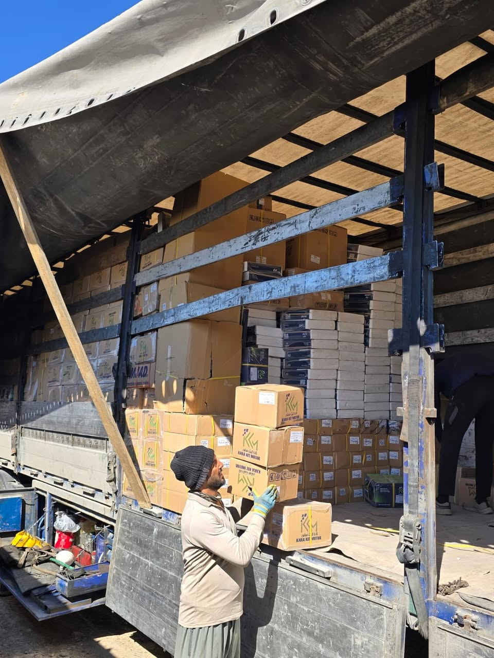 السلام عليكم 🫡 متابعينا الكرام
نعتذر عن الانقطاع وذالك بسبب انتضار المواد ☺️

بفضل من الله تم وصول حاويات عدد 4 من ايران تم وصول 

جميع قطع الغيار الايراني👉😉

لدى شركة سنتر الاصفر لتجارة الادوات الاحتياطية الصينية والايرانية

وصلنا جميع الكشر لكل سيارات الايرانيه 

#سايبا_طيبه_سمند_بارص_روى_لميس

#ابواب_جميع_السيارات_الايرانيه_جميع_الالوان 

#بنيد__سمند__بارص__لميس__روى__طيبه__سايبا_جيلاكس
👆👆👆👆جميع الأوان متوفره 👆👆⚪️ 🟠 🟡

#الشبابيك

#شباك_سايبا_اصفر_سايبا_ابيض_سايبا_عمبه__سايبا_سبورت

#شباك_لميس__اصفر___لميس_ابيض 

#شباك_سمند_اصفر__سمند_ابيض__سمند_اسود 

صندوق سمند قديم اصفر 🟡 صندوق سمند قديم ابيض ⚪️

صندوق سمند حديث ابيض⚪️ صندوق سمند حديث اصفر🟡

صندوق لميس اصفر🟡 صندوق لميس ابيض ⚪️

صندوق بارص اصفر🟡 صندوق بارص ابيض ⚪️

صندوق بارص عمبه 🟠

صندوق طيبه اصفر 🟡 صندوق طيبه ابيض ⚪️

صندوق سايبا ابيض ⚪️ صندوق سايبا اصفر 🟡

صندوق سايبا عمبه🟠 صندوق سايبا اساس ⚫️

شباك منغولي اصفر🟡 شباك منغولي ابيض⚪️

شباك روى ابيض⚪️ شباك روى اصفر🟡

شباك سمند سورن اصفر🟡 شباك سمند سورن ابيض⚪️

شباك سمند سومر ابيض⚪️ شباك سمند سومر اصفر🟡

#الدعاميات_لجميع_السيارات_الايراني_كل_الاوان_متوفره👇

                #الدعاميات___امامي____خلفي👇👇👇👇

دعاميه سايبا عميه امامي⚫️ دعاميه سايبا ام الاشاره امامي⚫️
                     ⚫️دعاميه خلفيه سايبا⚫️

دعاميه لميس اصفر🟡 دعاميه لميس ابيض⚪️
 
دعاميه سمند ابيض⚪️ دعاميه سمند اصفر + ليموني🟡🟡

دعاميه بارص اصفر🟡 دعاميه بارص ابيض⚪️ دعاميه بارص عمبه🟠 دعاميه روى⚫️⚫️⚫️

وصلنا جميع الكهربائيات لكل السيارات الايرانيه 

#كيجات__سمند__بارص__سايباحديث__سايباقديم___طيبه 

وصلنا جميع الضفاير لكل السيارات الايرانيه 

#ضفيره_سمند__ضفير_بارص_ضفيره_سايبا_حديث_ضفيره_سايبا_قديم_ضفيره_مروحه_سمند_بارص

#ضفيره_تبريد_سايبا_حديث_قديم__داخليه___خارجيه 

سطاب اكسل امامي سايبا___ ايسر + ايمن 🫰

سطاب اكسل امامي طيبه __ايمن+ايسر 🫰

قبغ ولفات سمند بارص الايساكو الاصلي  الحديد 🫰

قبغ ولفات سمند بارص إيراني 🫰

أوقات دوام الشركه من ساعه السابعه صباحأ🕖
إلى الساعه الرابعه عصراً 🕓

للحجز والاستفسار عبر الأرقام التأليه 👇👇👇

☎️ *********** 📞 ابويوسف متوفر واتساب 

☎️ *********** 📞 ابوحسن متوفر واتساب
