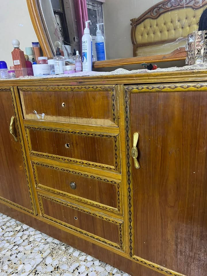 سلام عليكم غرفه صاج للبيع سعره ٤٥٠ +زاريه موجود مكان دوره ابودشير ***********
