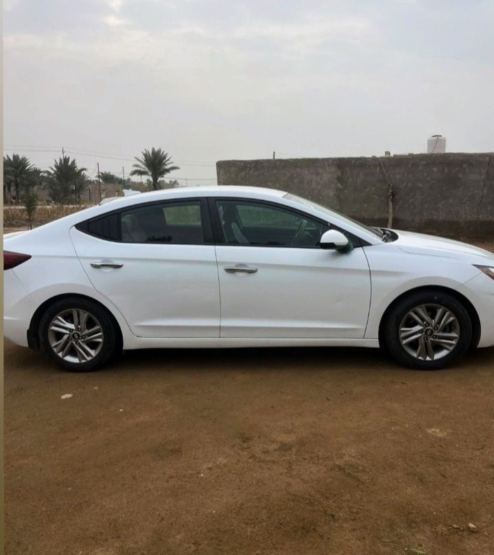 سيارة النترا وارد امريكي 2020  
شرط كير محرك مامفتوحه صدر امامي خلفي جاهزها اربعه تايرات جددت تحويل مباشر حادثها تبديل بابين مؤسسه والباقي كفاله عامه السعر 140 
***********
