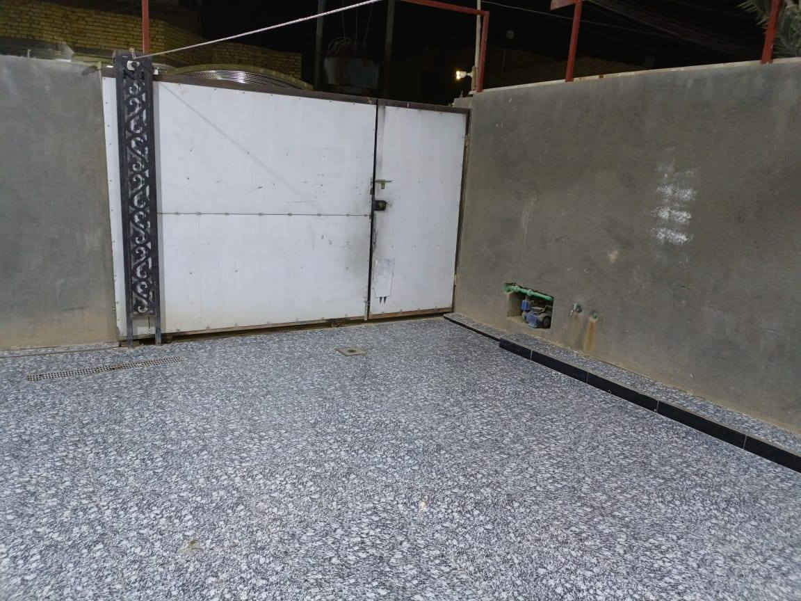 سلا عليكم بيت زراعي بحي السبل قرب الشارع العام قرب صيدليت الرحمه البيت طابوك قاطين وصب كون كريت متكون من 5 غرف وستقبال وصالتين وحمامات داخليه وخارجيه ومناور 2 وديوانيه ومطبخ وطارمه 7 متر رقم التلفون ***********
