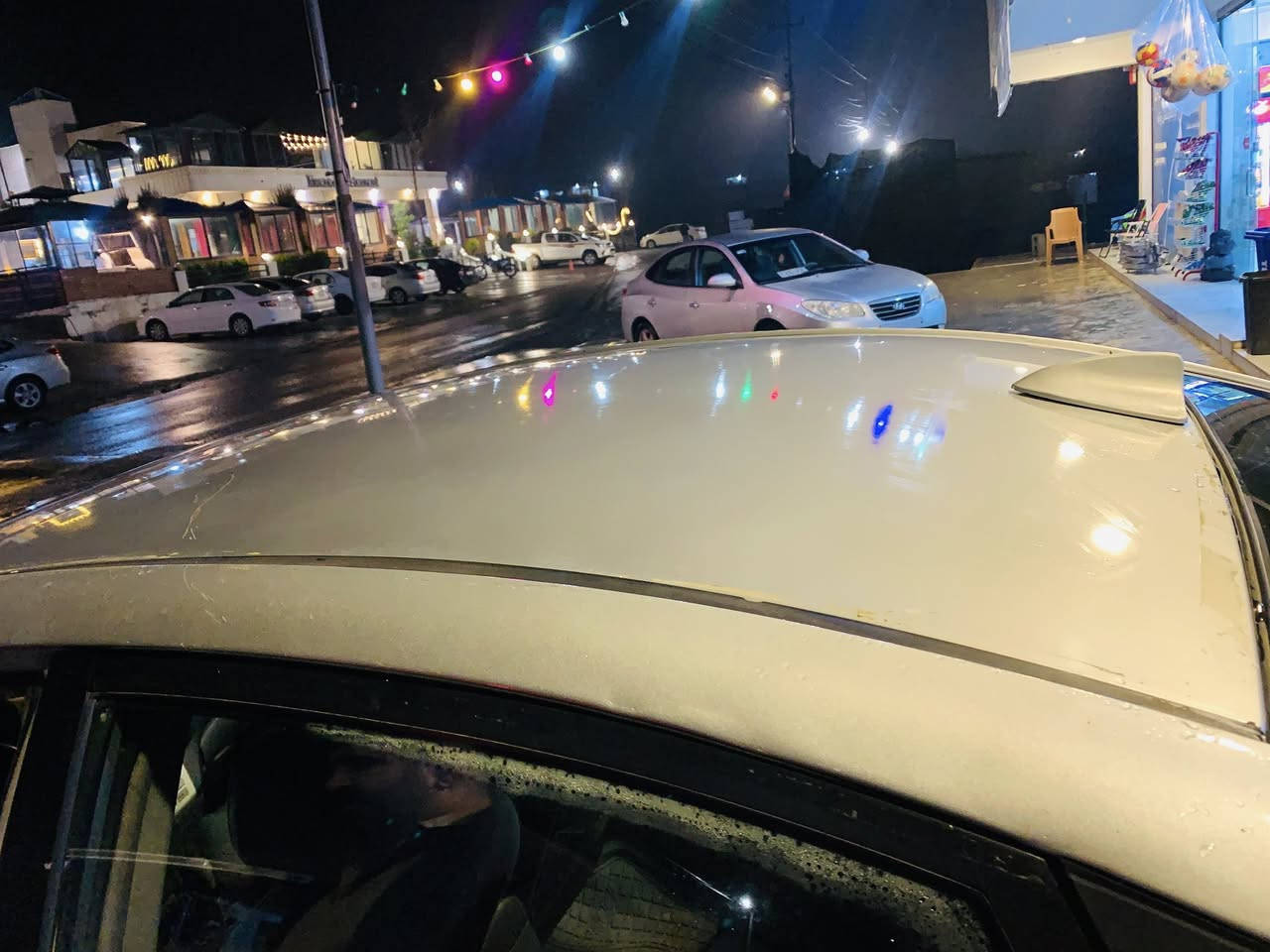 هۆندای ئەڤانتی2006
پێشوپشت كەپس 
چوارتایەوویلی لۆك
سەقفی بەشەرت
كەڤەری بەشەرتە
دەعموولێدراوی نیە
گێڕومەكینەبەشەرتە
مواسەفات فول بەس سڵایت نیە
تەقەوڕەقەی بەشەرتە
ئاوێنەشەفت
كوشن هیتەر
تەبرید لەمس
هەمووشتی ئیش دەكات
ناونیشان ڕانیە 
***********
لەسەرئیزنی ئەدمین
