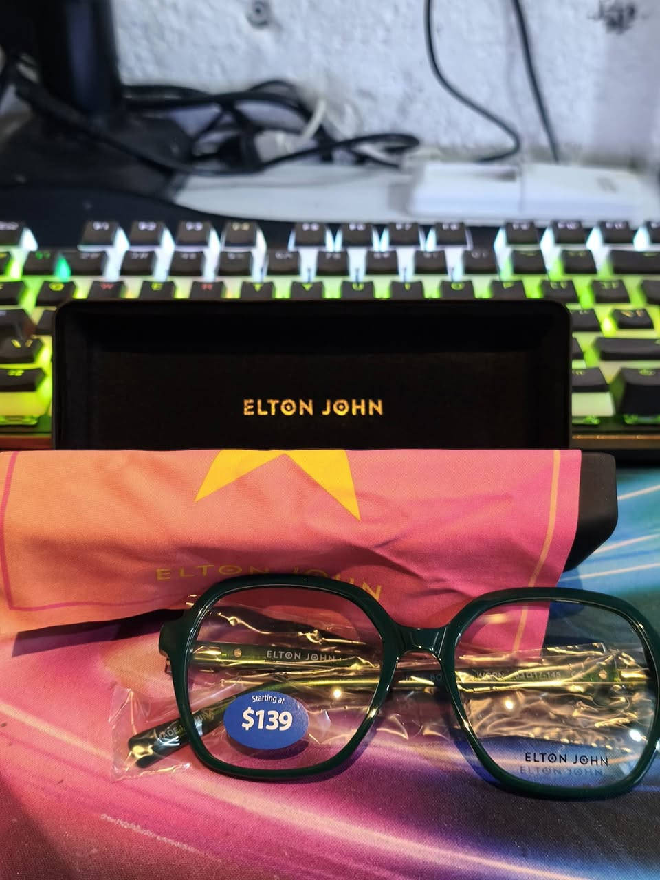 السلام عليكم
مجموعة نضارات كبيرة جدا 
ماركة Elton John 
العدد الكلي 86 قطعة كل القطع اصلية جديد كامل الملحقات و العلبة و كلشي مثل ما موضح بالصور
للاستفسار المراسلة على الخاص مع ارسال الموديل المطلوب 
و الاسعار مناسبة ان شاء الله


**إذا كنت صاحب هذا الإعلان وتريد حذفه لأي سبب، رجاءا أرسل رسالة إلى الدعم الفني**